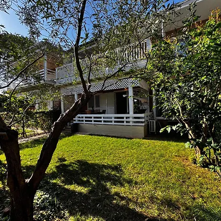 Bella Vista Garden, Lalzi Bay Villa *